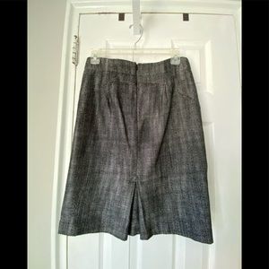 Gorgeous pleated suit skirt! Nice for fall/winter